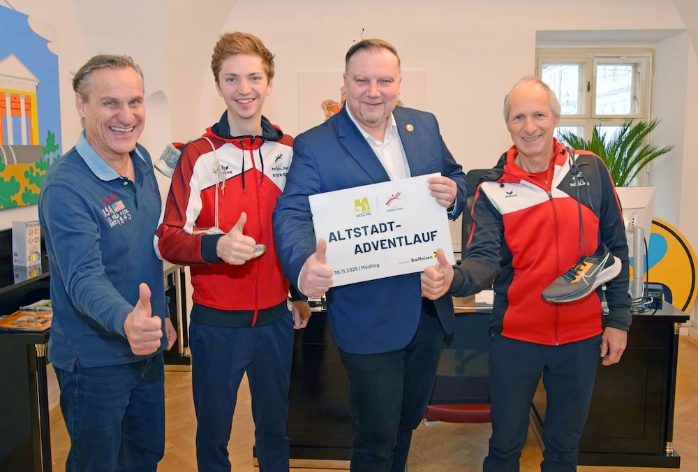 v.l.n.r.: Gert Zaunbauer (Wirtschafts- und Tourismusstadtrat Mödling), Stefan Schmid (Organisationsleiter ULC Mödling), Michael Danzinger (Bürgermeister Mödling) und Otto Krause (Obmann ULC Mödling) / © Bernhard Garaus